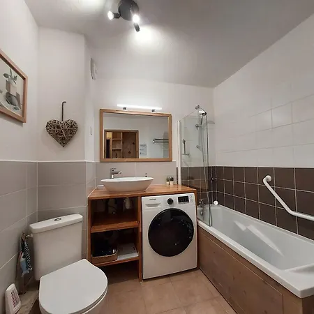Cosy 3 Pieces, Avec Balcon Et Piscine, Proche Des Pistes Et Commodites A Tarentaise - Fr-1-353-118 Apartment
